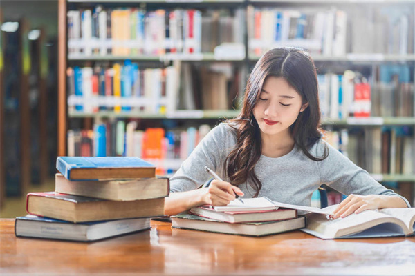 潇湘职业学院的学校位置及联系方式