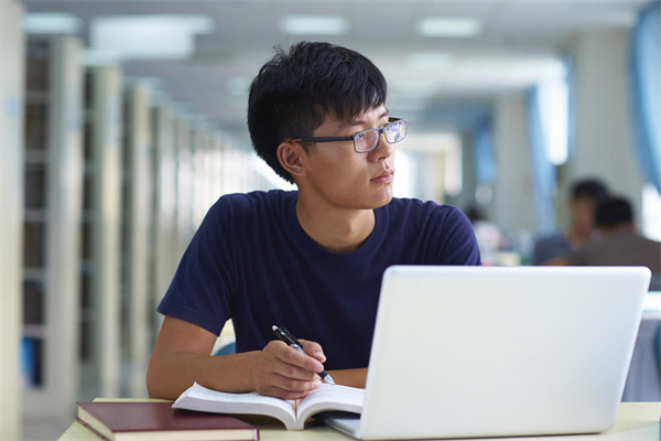 2025年武汉中专能否直接考本科大学