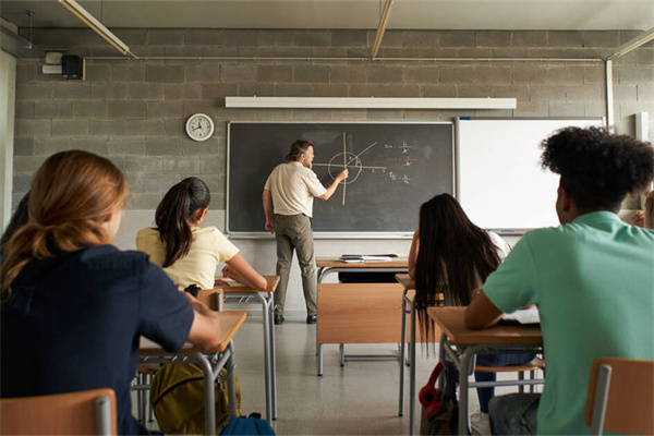 2025年十堰可以收中考落榜生的高中学校